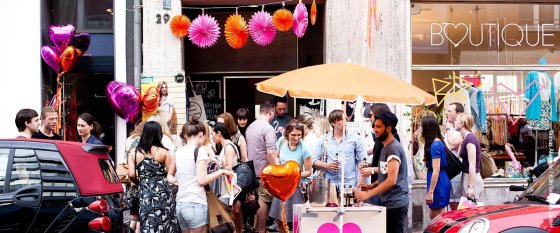 Shoppen in de Belgische wijk in Keulen