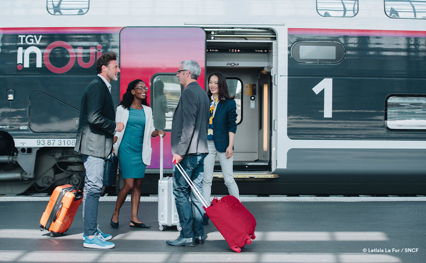 Passagers TGV INOUI sur le quai