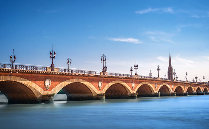 Le pont de pierre à Bordeaux